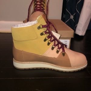 TOMS NWT Mesa Boot Honey Oiled Nubuck/Suede Sz 9.5